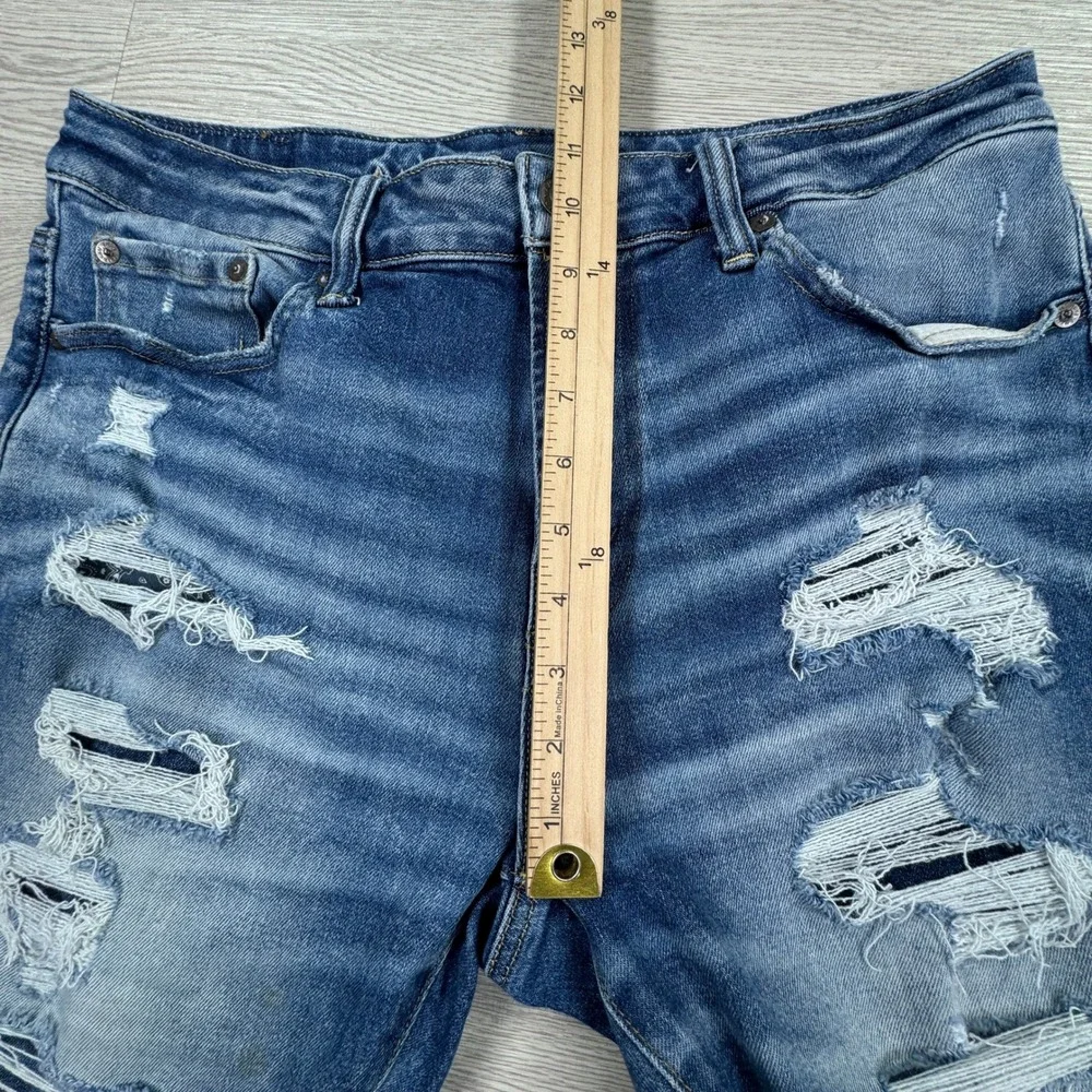American Eagle Men's Denim Shorts Athletic Fit Distressed Blue 32 Raw Hem Ripped